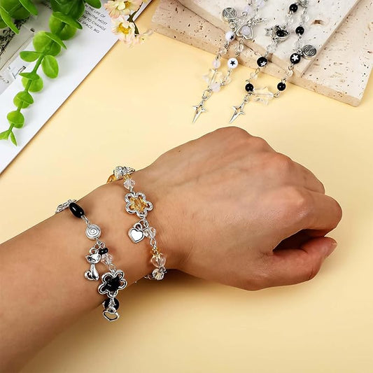 4 süße Y2K Perlenarmbänder Silber