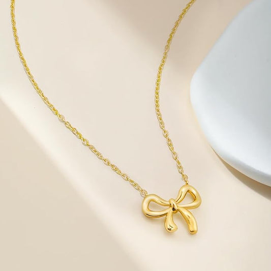 Zierliche Goldkette - niedliche Schleife